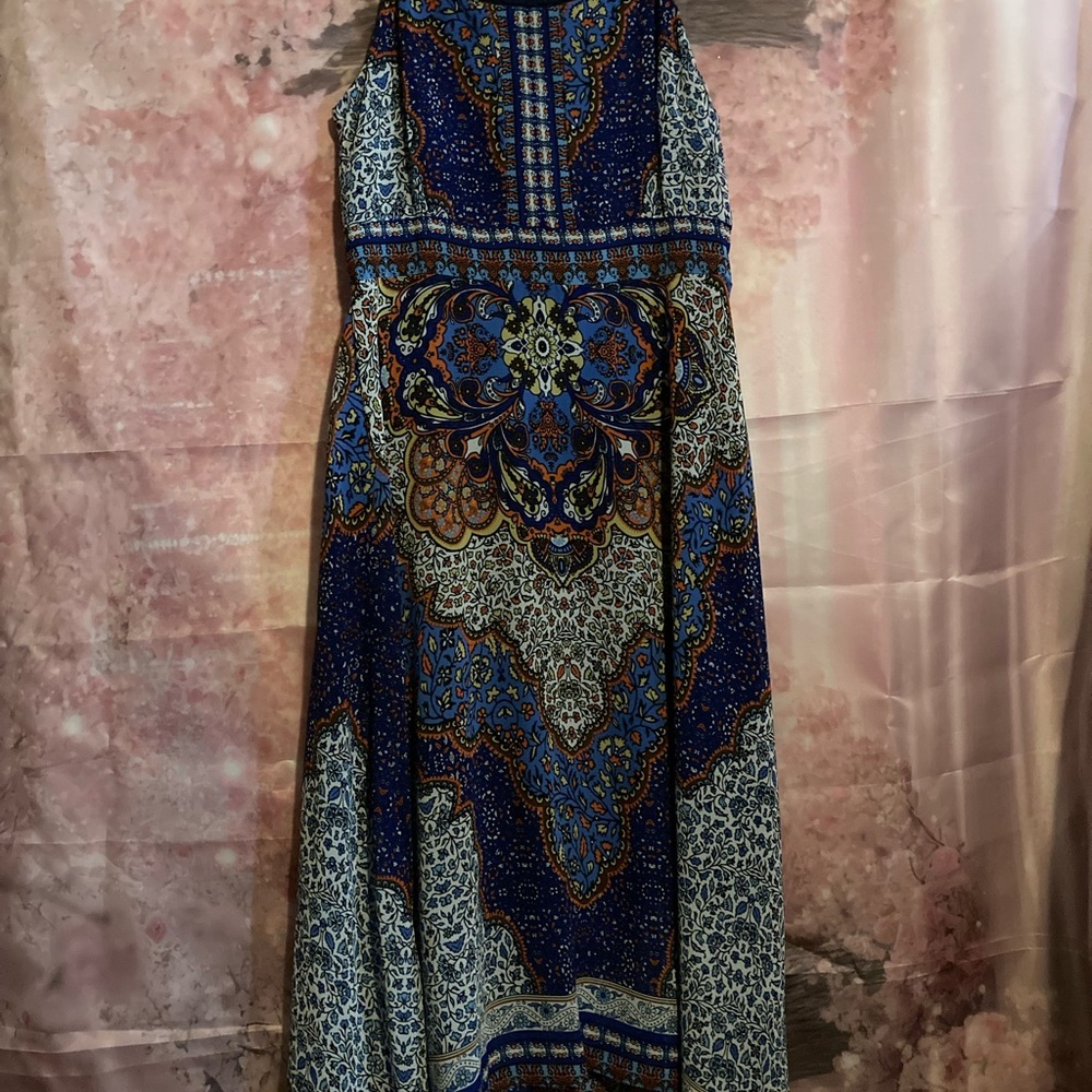 Chic Floral Maxi Dress in Blue and White